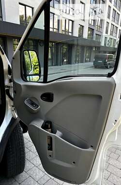 Вантажний фургон Renault Master 2005 в Львові
