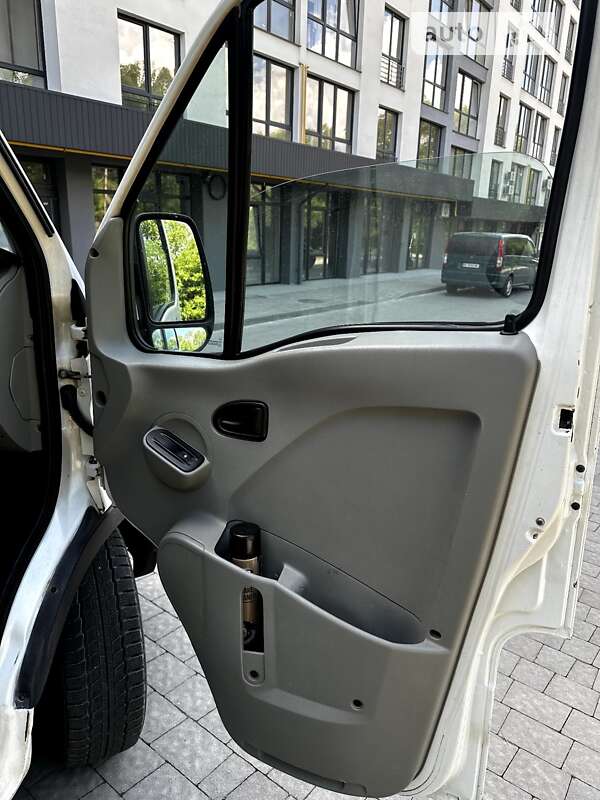Вантажний фургон Renault Master 2005 в Львові
