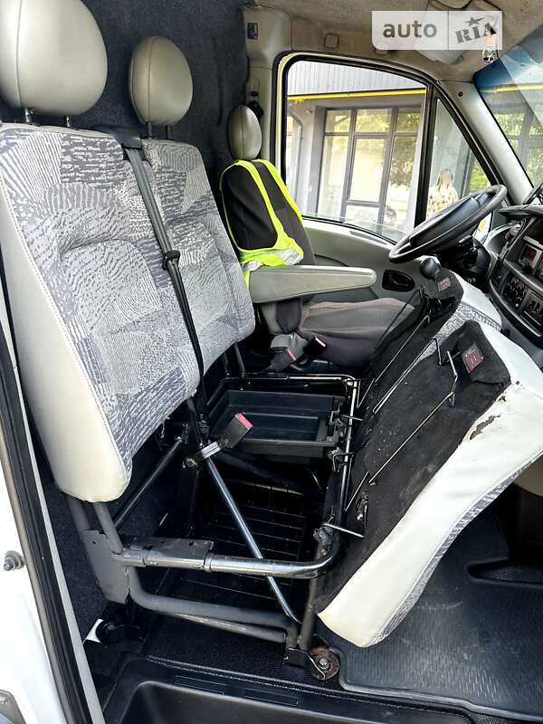 Вантажний фургон Renault Master 2005 в Львові