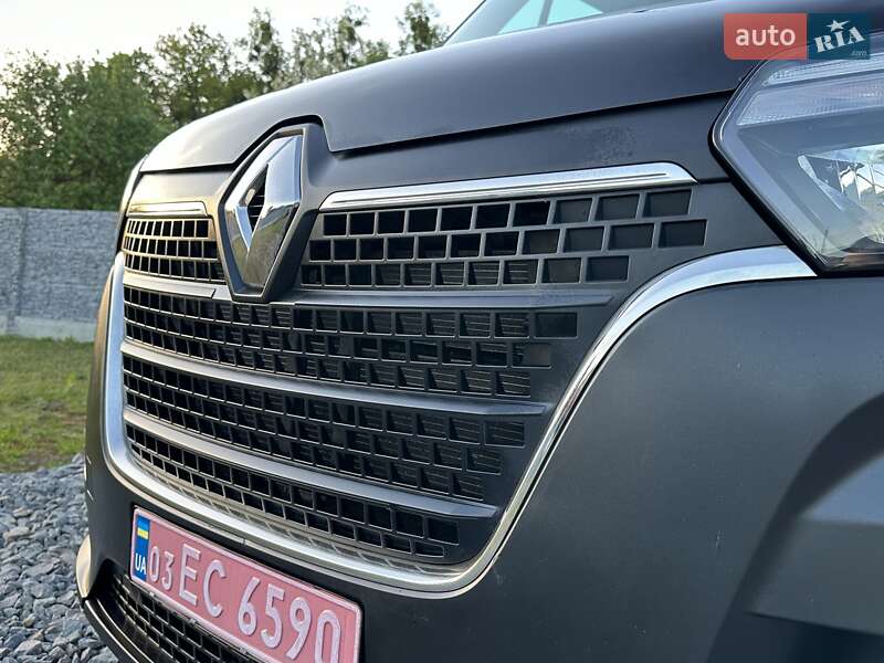 Вантажний фургон Renault Master 2020 в Рівному