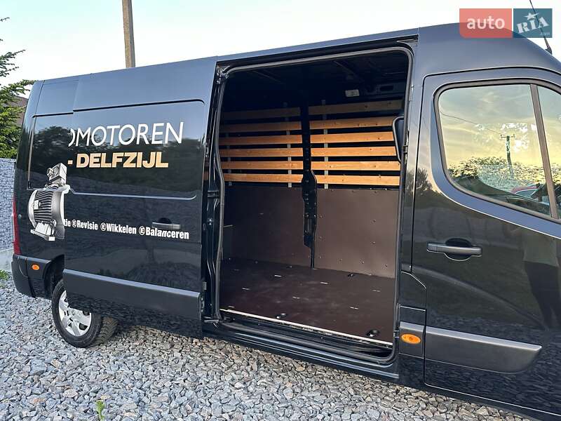 Вантажний фургон Renault Master 2020 в Рівному