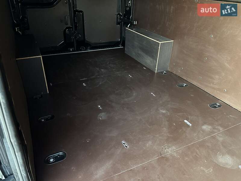 Вантажний фургон Renault Master 2020 в Рівному