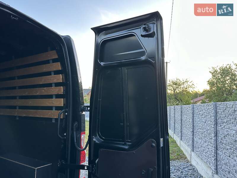 Вантажний фургон Renault Master 2020 в Рівному