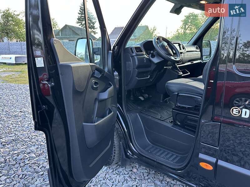 Вантажний фургон Renault Master 2020 в Рівному