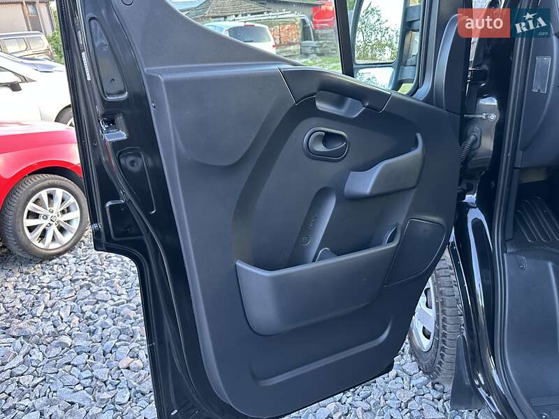 Вантажний фургон Renault Master 2020 в Рівному