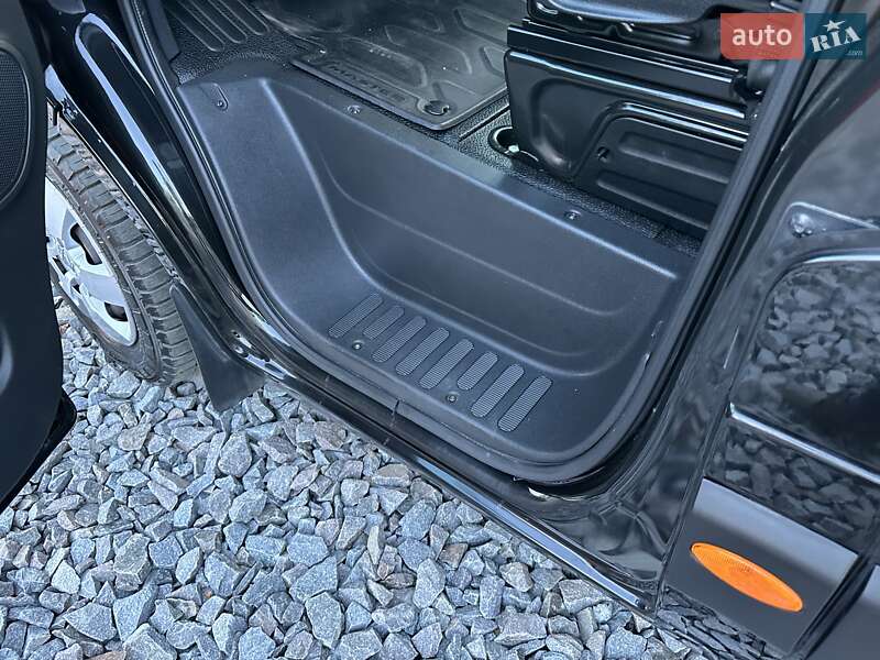 Вантажний фургон Renault Master 2020 в Рівному