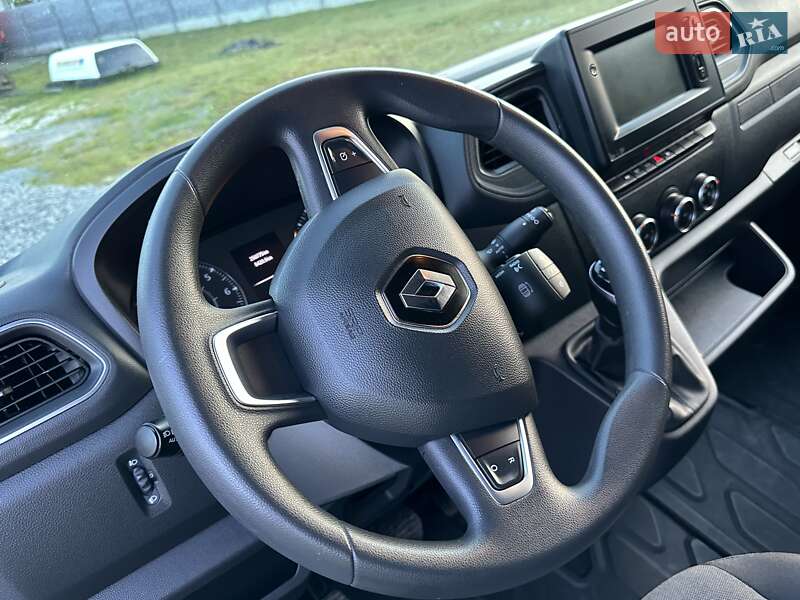 Вантажний фургон Renault Master 2020 в Рівному