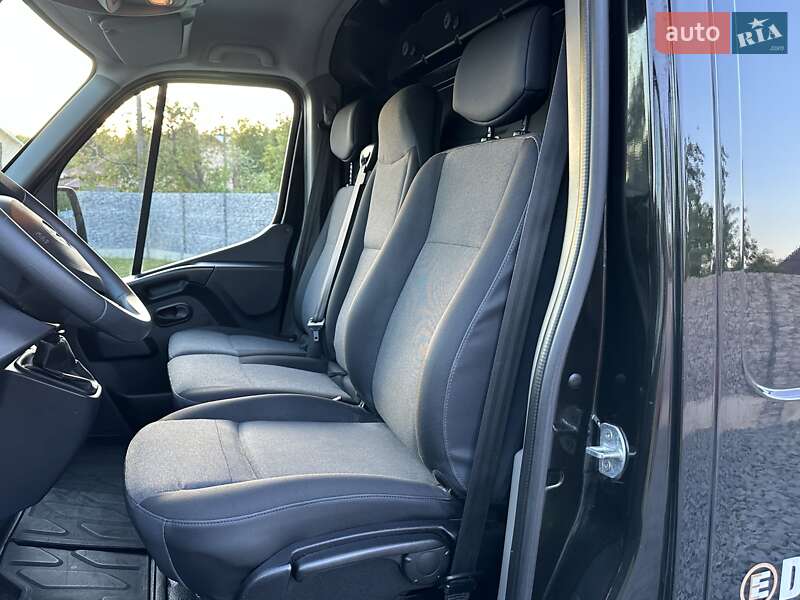 Вантажний фургон Renault Master 2020 в Рівному