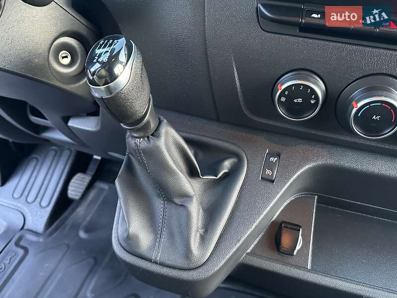 Вантажний фургон Renault Master 2020 в Рівному