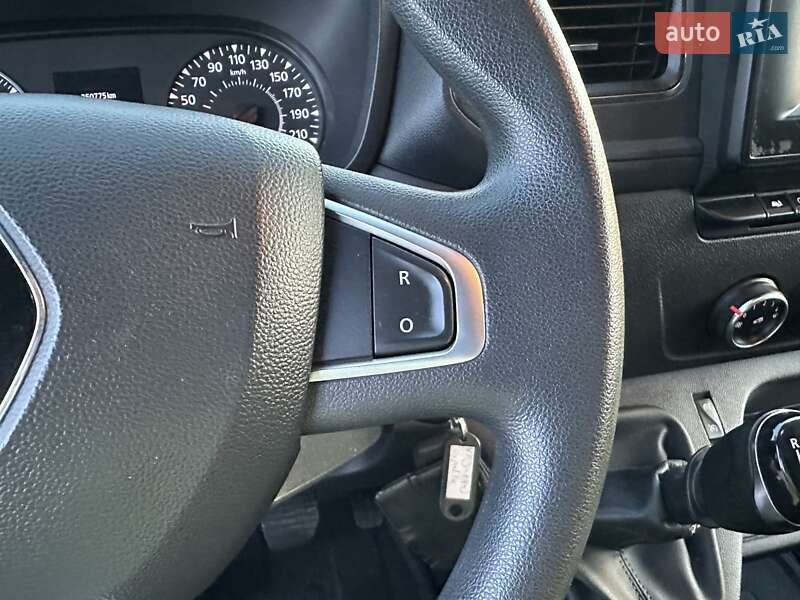 Вантажний фургон Renault Master 2020 в Рівному