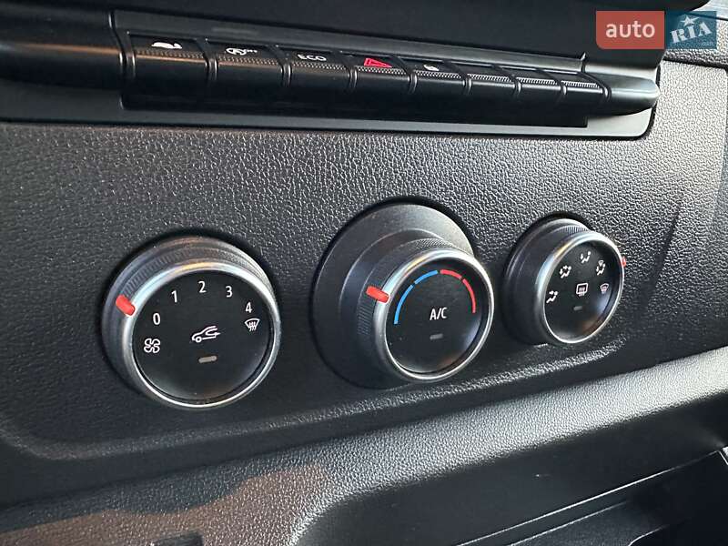 Вантажний фургон Renault Master 2020 в Рівному