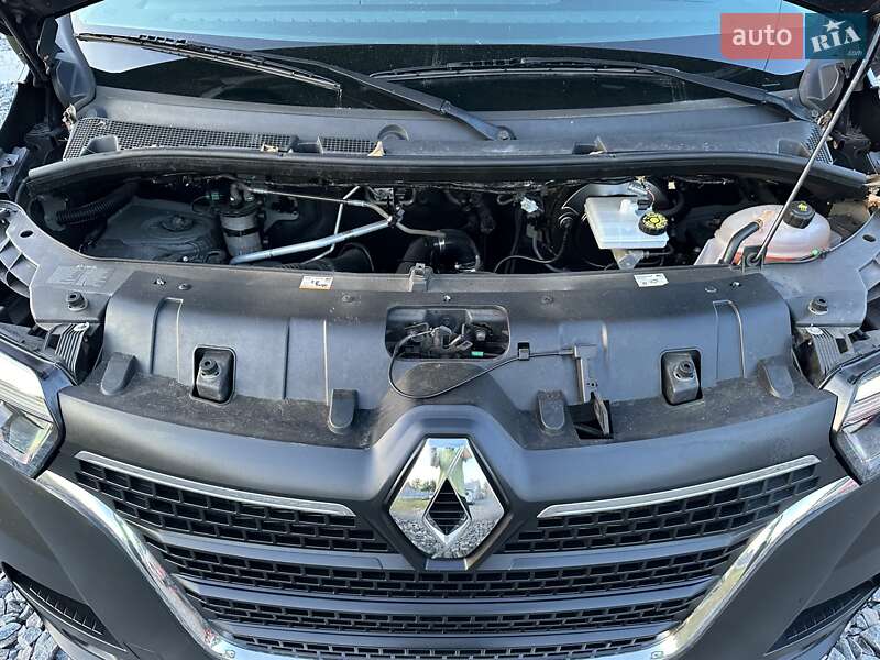 Вантажний фургон Renault Master 2020 в Рівному