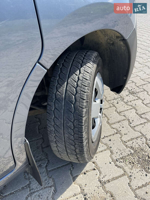 Вантажний фургон Renault Master 2017 в Чернівцях