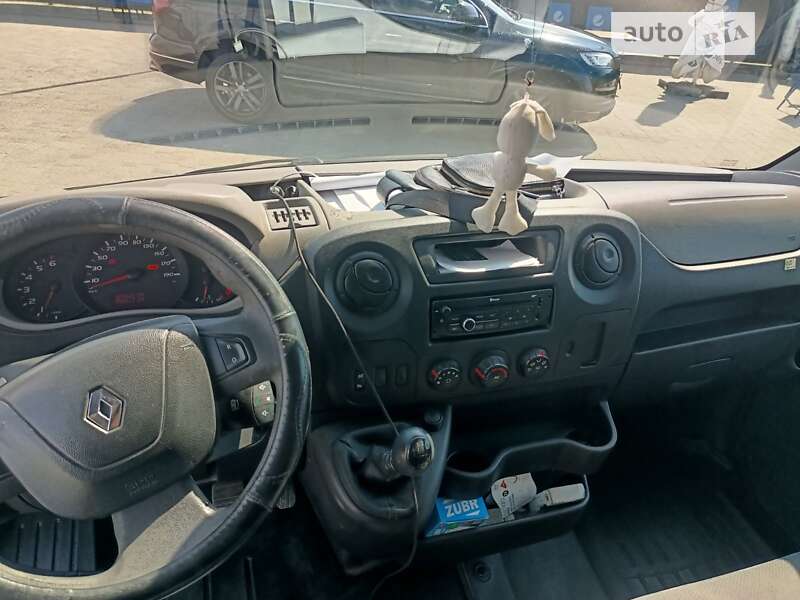 Вантажний фургон Renault Master 2015 в Львові