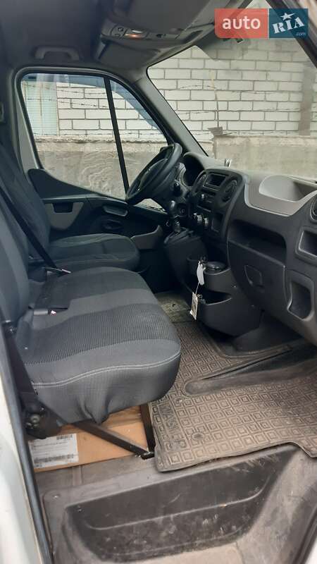 Вантажний фургон Renault Master 2012 в Запоріжжі