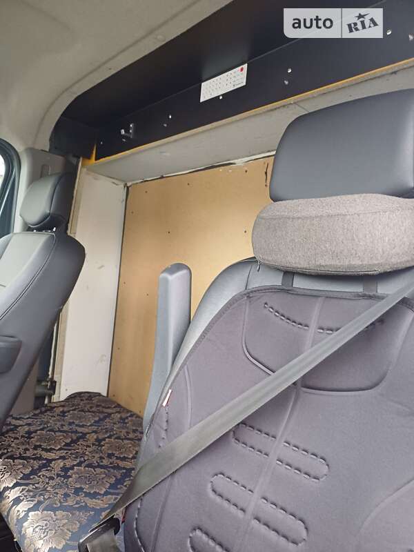 Вантажний фургон Renault Master 2021 в Мостиській