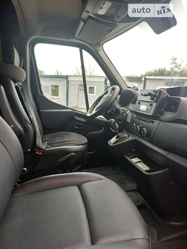 Вантажний фургон Renault Master 2021 в Мостиській