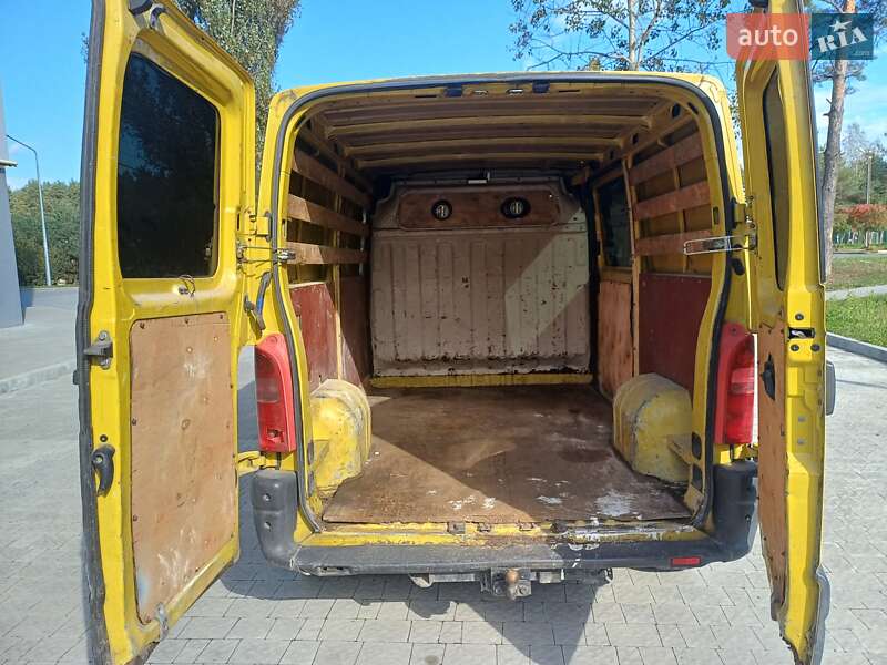 Грузовой фургон Renault Master 2001 в Львове