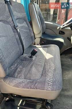 Грузопассажирский фургон Renault Master 2006 в 