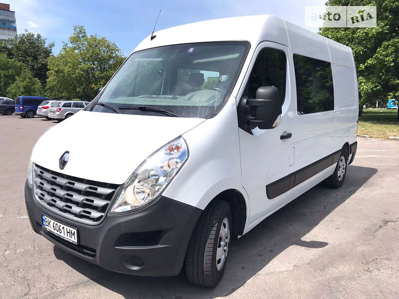 Вантажопасажирський фургон Renault Master 2012 в Рівному