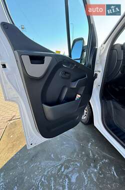 Вантажний фургон Renault Master 2018 в Львові