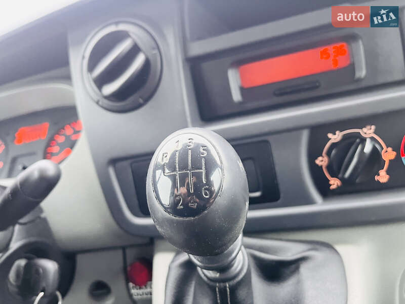 Вантажний фургон Renault Master 2006 в Львові