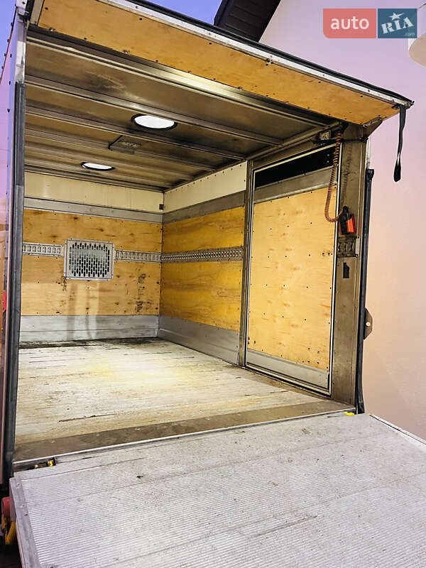 Вантажний фургон Renault Master 2006 в Львові