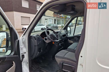 Грузовой фургон Renault Master 2012 в 