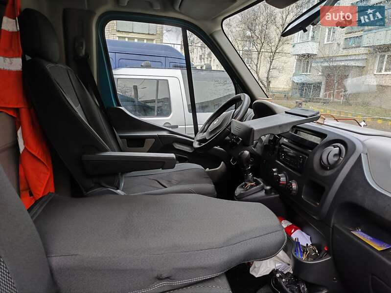 Грузовой фургон Renault Master 2014 в Коростене