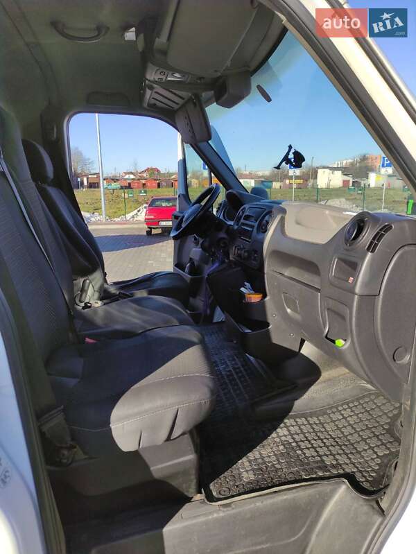 Грузовой фургон Renault Master 2011 в Стрые