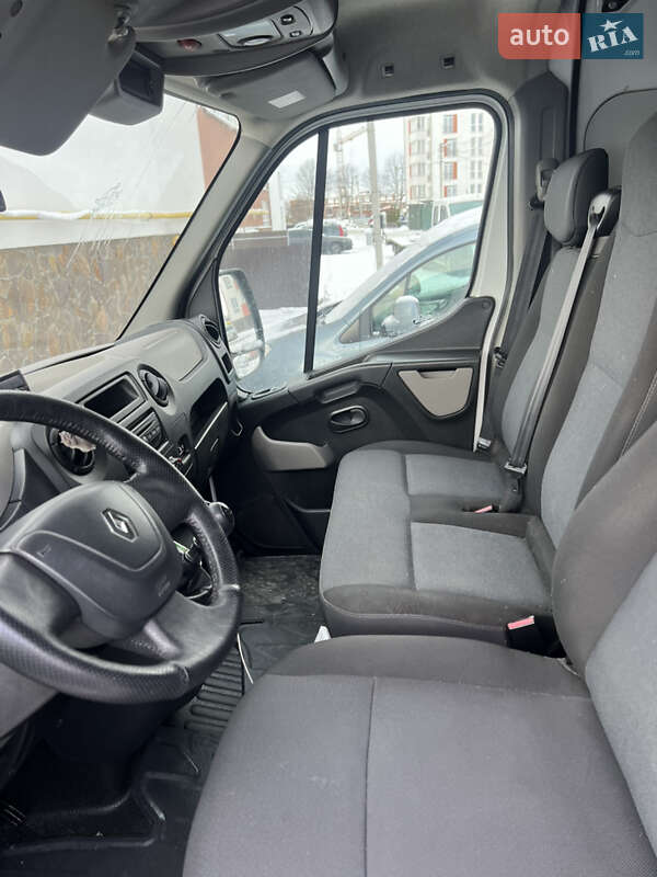 Грузовой фургон Renault Master 2011 в Львове