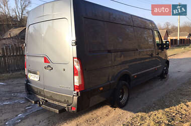 Вантажний фургон Renault Master 2011 в Ромнах