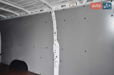 Грузовой фургон Renault Master 2018 в 