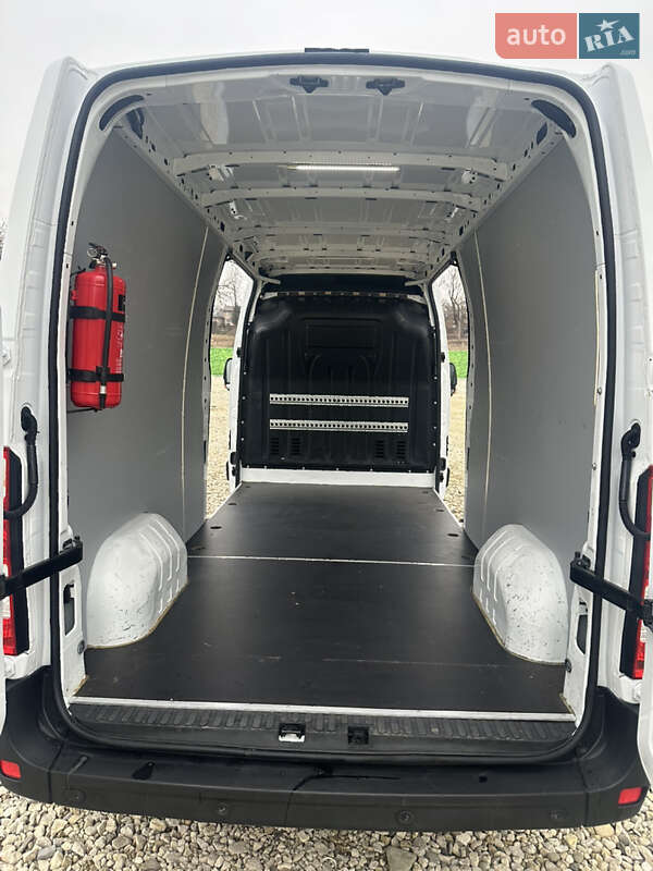 Вантажний фургон Renault Master 2020 в Львові