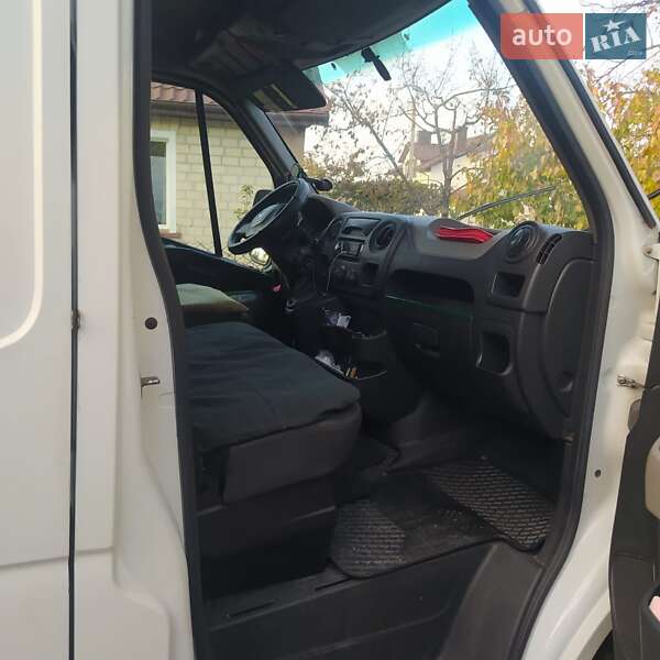 Грузовой фургон Renault Master 2011 в Нововолынске