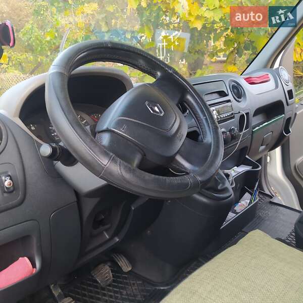 Грузовой фургон Renault Master 2011 в Нововолынске