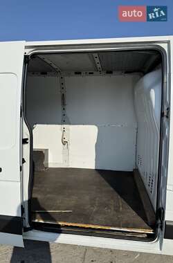 Грузовой фургон Renault Master 2016 в 