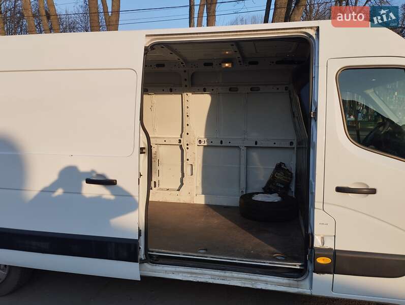 Вантажний фургон Renault Master 2017 в Сумах