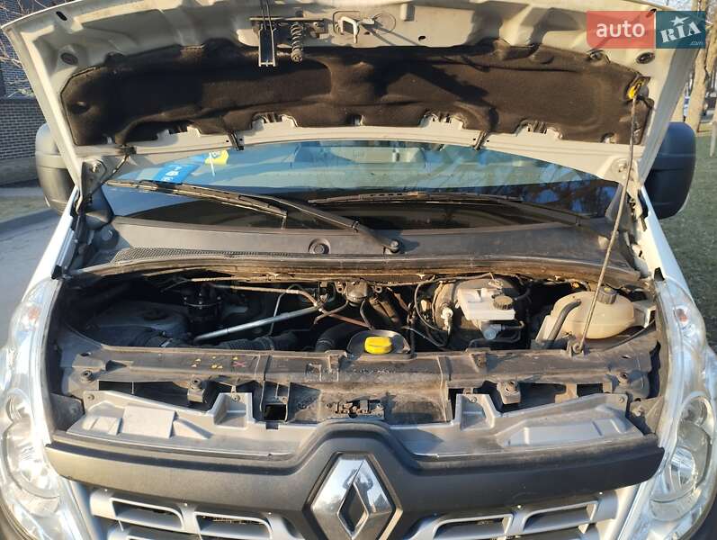 Вантажний фургон Renault Master 2017 в Сумах