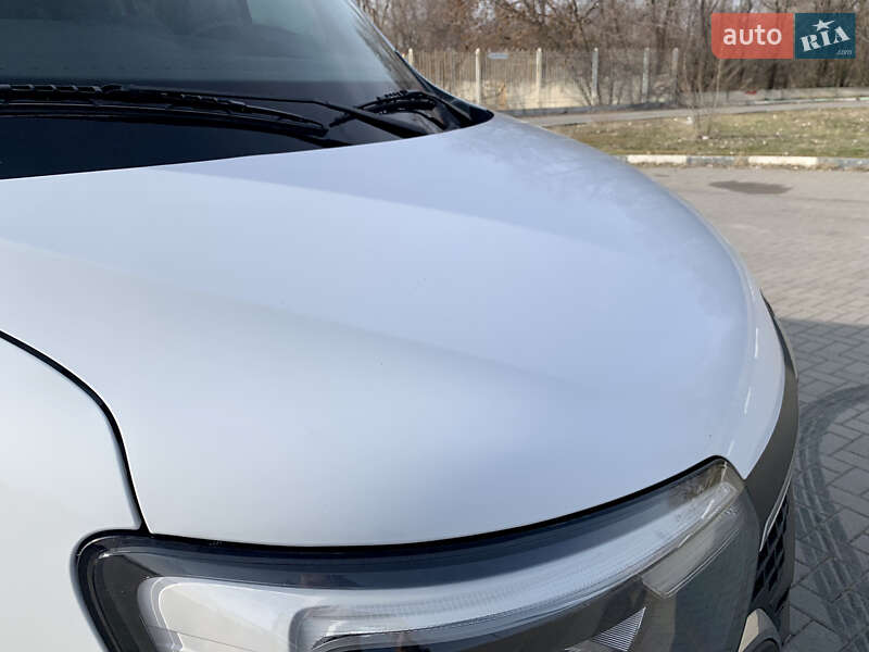 Вантажний фургон Renault Master 2020 в Запоріжжі