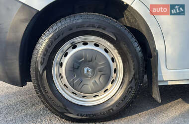 Грузовой фургон Renault Master 2016 в 