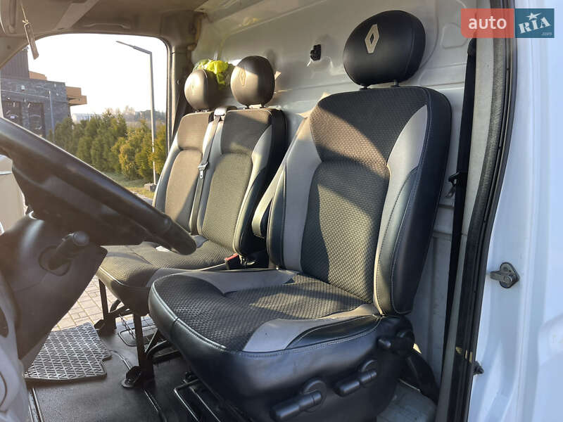 Грузовой фургон Renault Master 2008 в Торчине