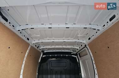 Грузовой фургон Renault Master 2018 в 