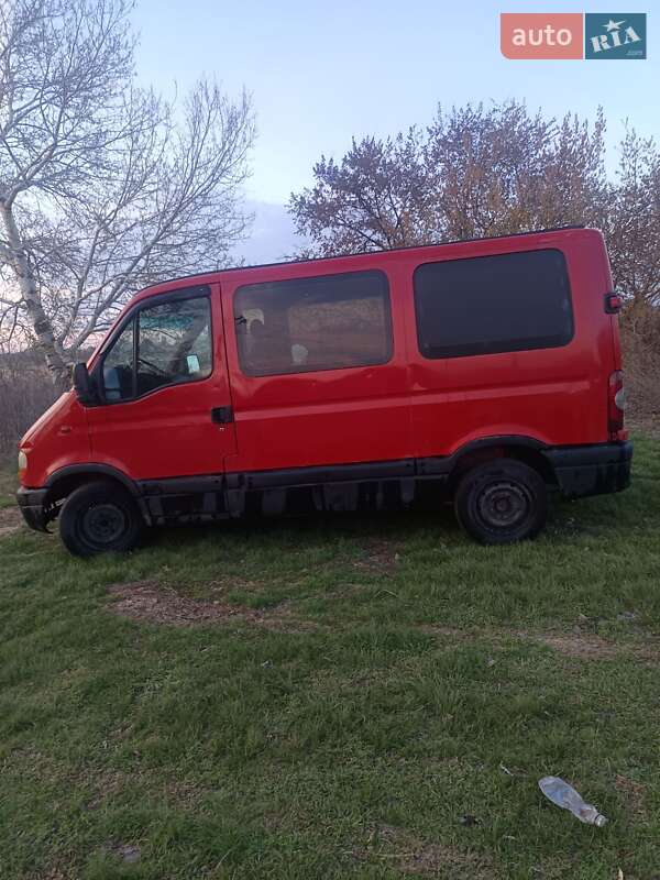 Грузопассажирский фургон Renault Master 2000 в 