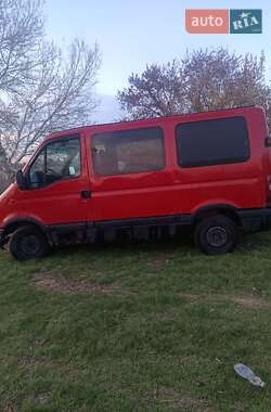 Грузопассажирский фургон Renault Master 2000 в 