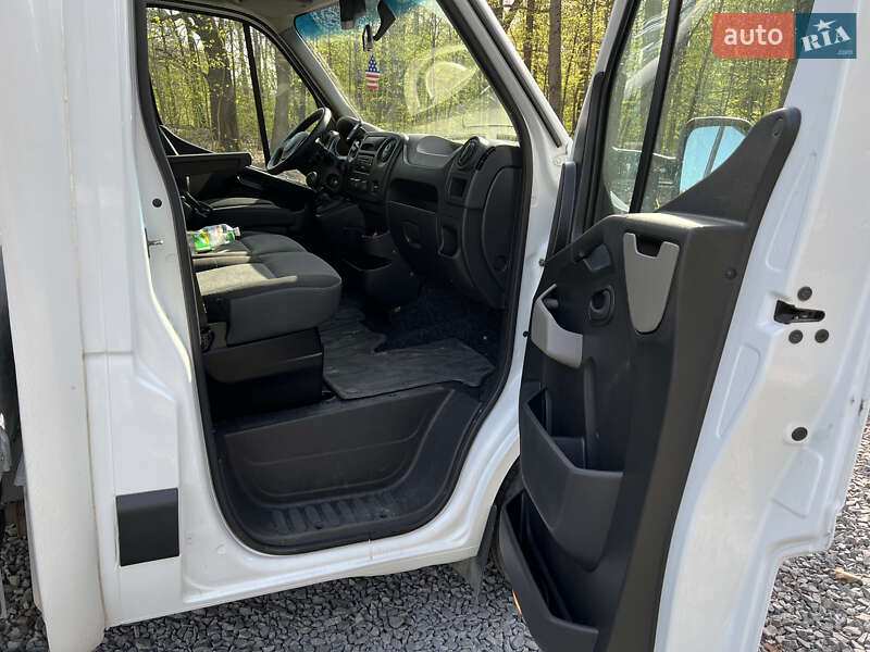 Автовоз Renault Master 2012 в Бродах
