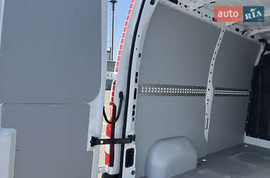 Грузовой фургон Renault Master 2022 в 