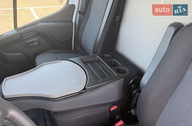 Грузовой фургон Renault Master 2022 в 