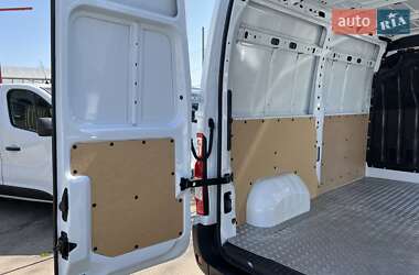 Грузовой фургон Renault Master 2021 в 