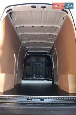 Грузовой фургон Renault Master 2018 в 